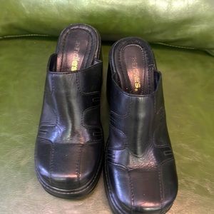 Vintage 90s Y2K Candie’s black leather comfy platform wedge slides mules/clogs